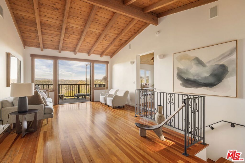 Image 7 of property listing at 20155 Observation Drive, Topanga, CA 90290
