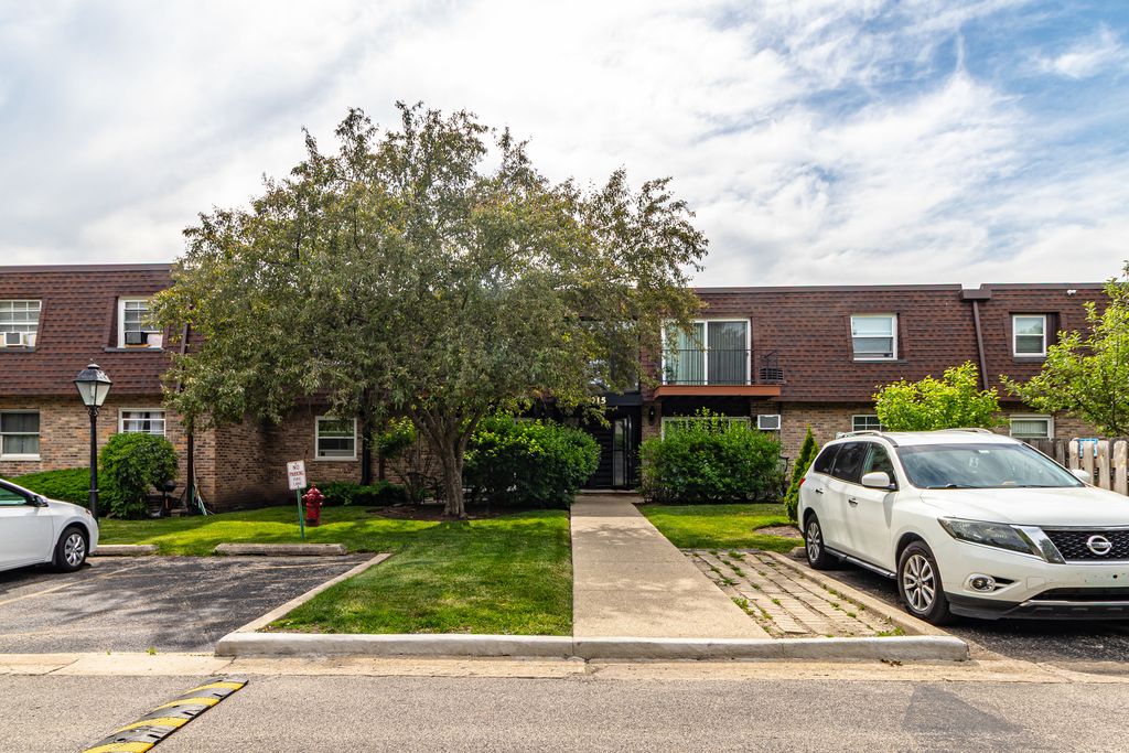 715 Grove Drive 206, Buffalo Grove, IL 60089