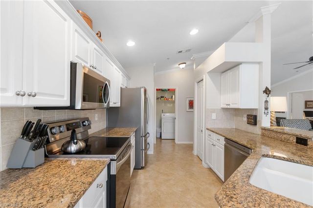 359 Dover PL E204, Naples, FL 34104