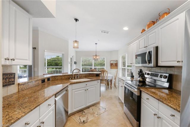 359 Dover PL E204, Naples, FL 34104