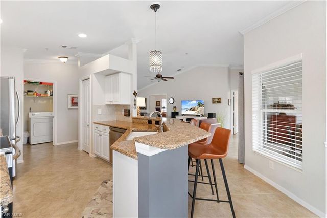 359 Dover PL E204, Naples, FL 34104