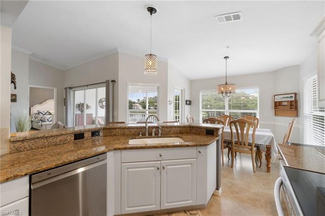 359 Dover PL E204, Naples, FL 34104