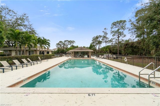 359 Dover PL E204, Naples, FL 34104