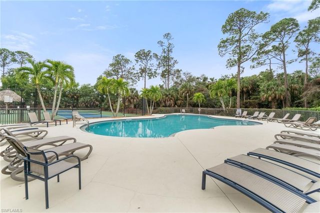 359 Dover PL E204, Naples, FL 34104