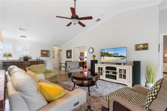 359 Dover PL E204, Naples, FL 34104