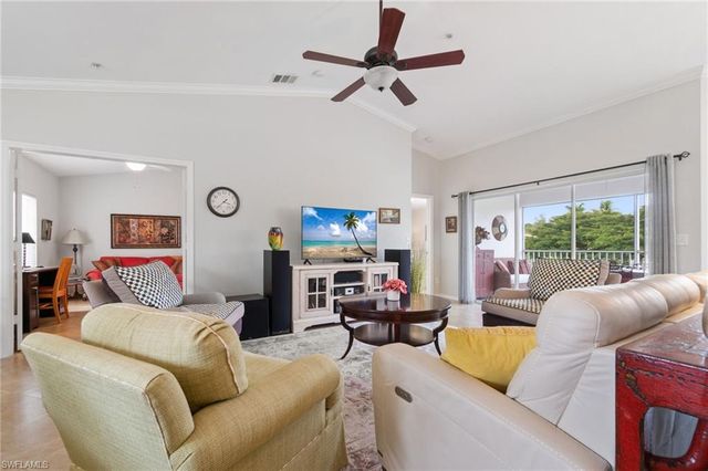 359 Dover PL E204, Naples, FL 34104