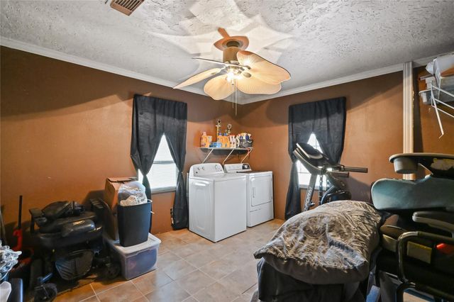 955 County Road 133, Liberty, TX 77575