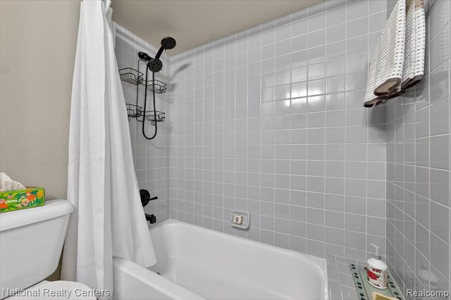 19060 Fortuna Drive 40, Clinton Township, MI 48038