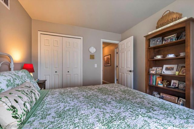 19060 Fortuna Drive 40, Clinton Township, MI 48038