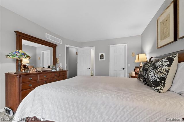 19060 Fortuna Drive 40, Clinton Township, MI 48038