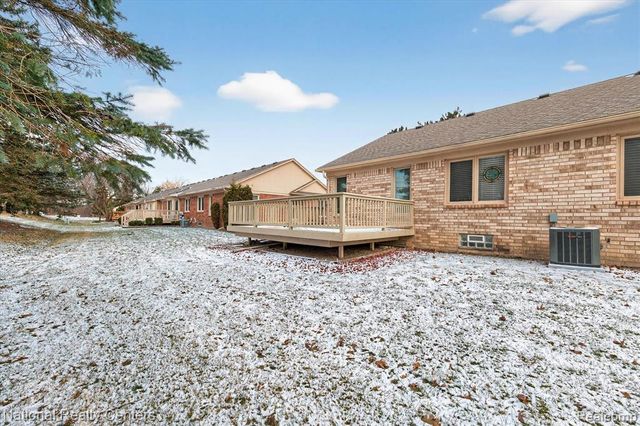 19060 Fortuna Drive 40, Clinton Township, MI 48038