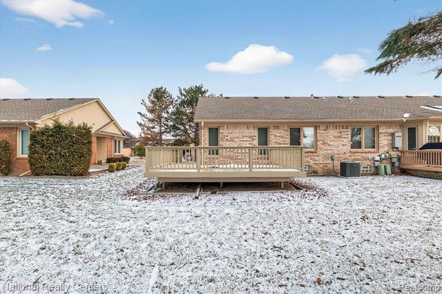 19060 Fortuna Drive 40, Clinton Township, MI 48038