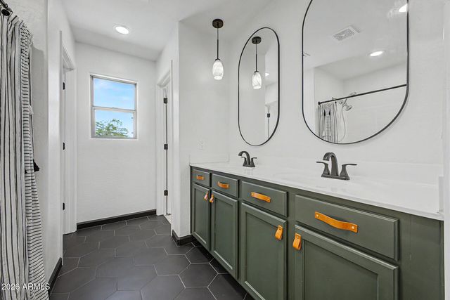 451 S HAWES Road 27, Mesa, AZ 85208