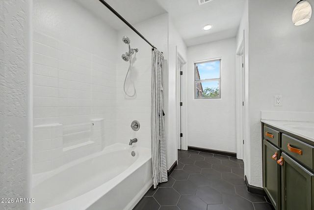 451 S HAWES Road 27, Mesa, AZ 85208