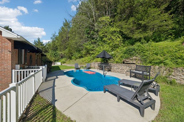 1288 Old Hillsboro Rd, Franklin, TN 37069