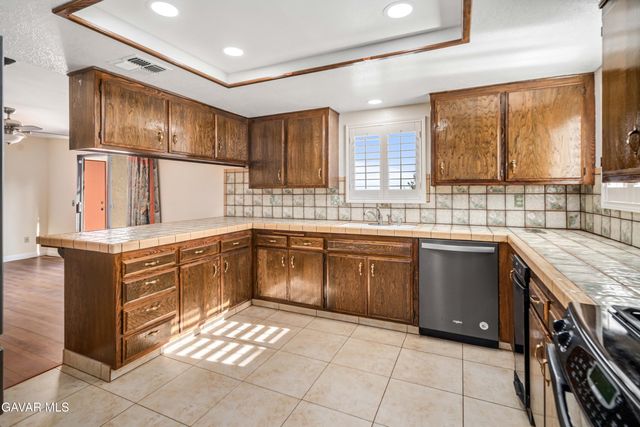 36421 Oliver Lane, Palmdale, CA 93551