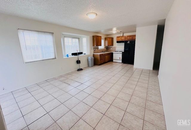 1909 Padre St., Bakersfield, CA 93307