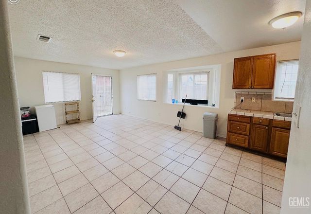 1909 Padre St., Bakersfield, CA 93307