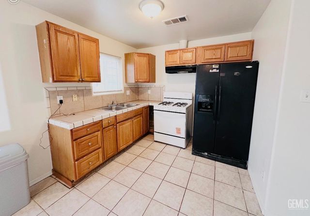 1909 Padre St., Bakersfield, CA 93307