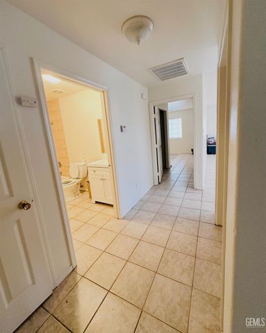 1909 Padre St., Bakersfield, CA 93307