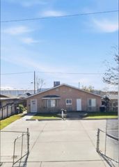 1909 Padre St., Bakersfield, CA 93307