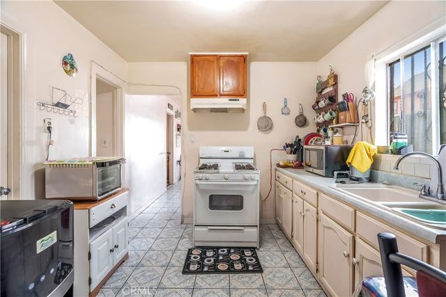 1340 1342 W 25th, Los Angeles, CA 90007