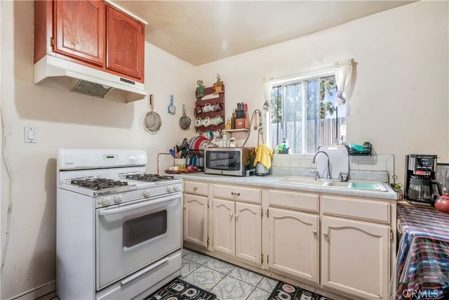 1340 1342 W 25th, Los Angeles, CA 90007