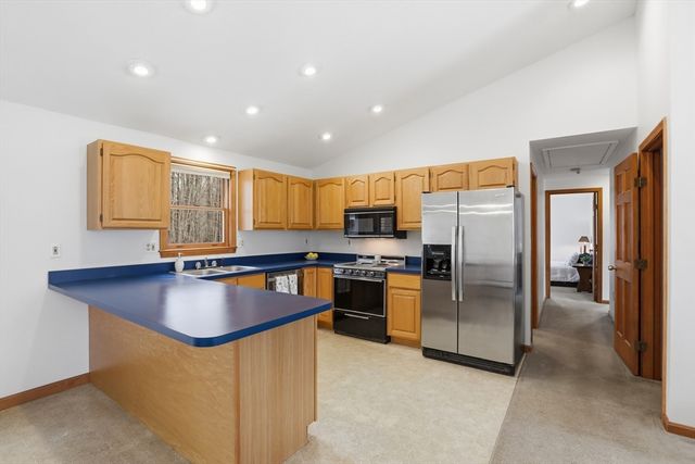 3 Cardinal Circle, Londonderry, NH 03053