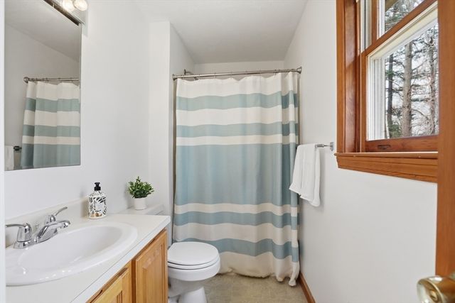 3 Cardinal Circle, Londonderry, NH 03053