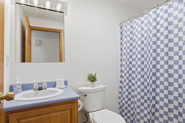 3 Cardinal Circle, Londonderry, NH 03053