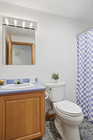 3 Cardinal Circle, Londonderry, NH 03053
