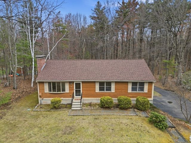 3 Cardinal Circle, Londonderry, NH 03053