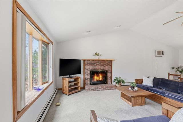 3 Cardinal Circle, Londonderry, NH 03053