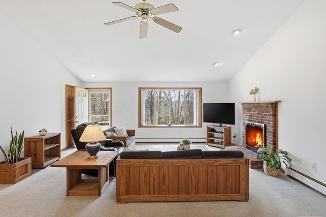 3 Cardinal Circle, Londonderry, NH 03053