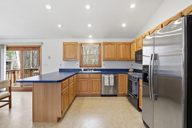 3 Cardinal Circle, Londonderry, NH 03053