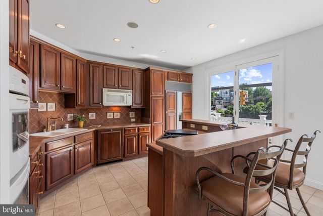 1294 HARBOR ISLAND WALK, Baltimore, MD 21230