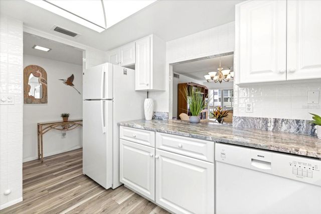 1300 N PORTOFINO DRIVE S206, Sarasota, FL 34242