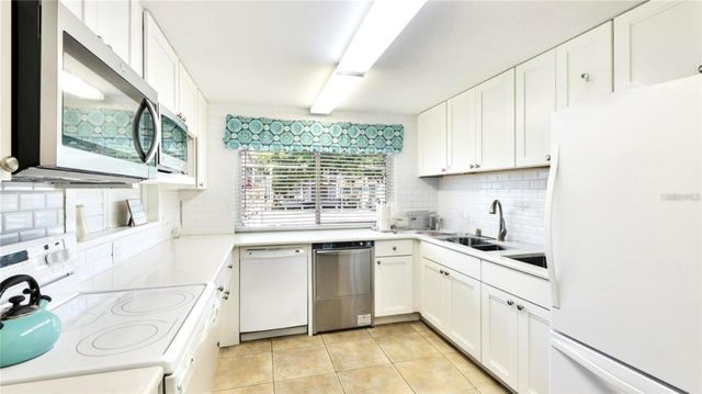 1300 N PORTOFINO DRIVE S206, Sarasota, FL 34242