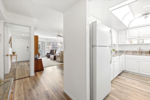 1300 N PORTOFINO DRIVE S206, Sarasota, FL 34242