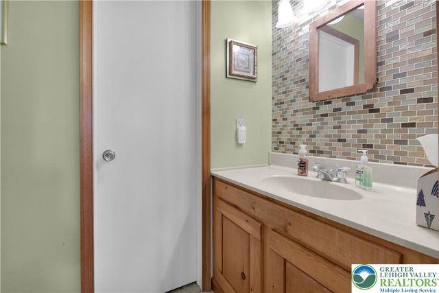 505 Helen Circle, Moore Twp, PA 18014