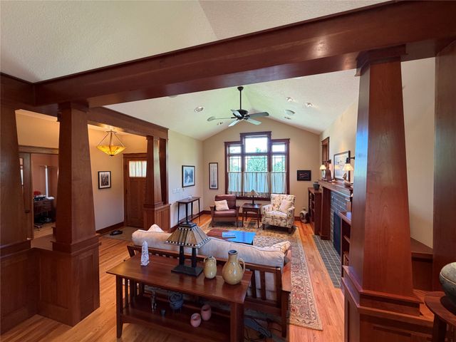 1207 Shadow Lane, Pella, IA 50219