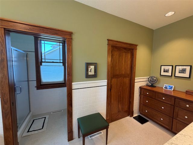 1207 Shadow Lane, Pella, IA 50219