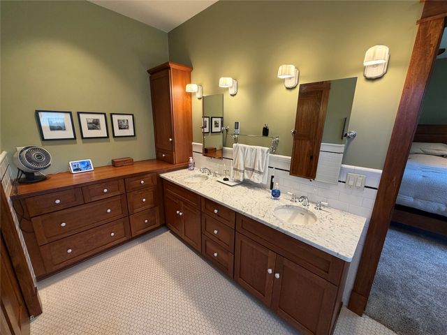 1207 Shadow Lane, Pella, IA 50219