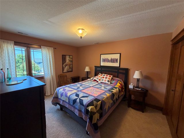 1207 Shadow Lane, Pella, IA 50219