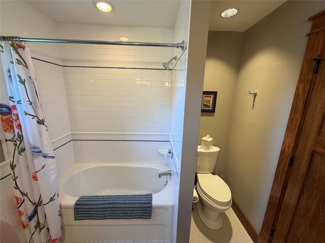 1207 Shadow Lane, Pella, IA 50219