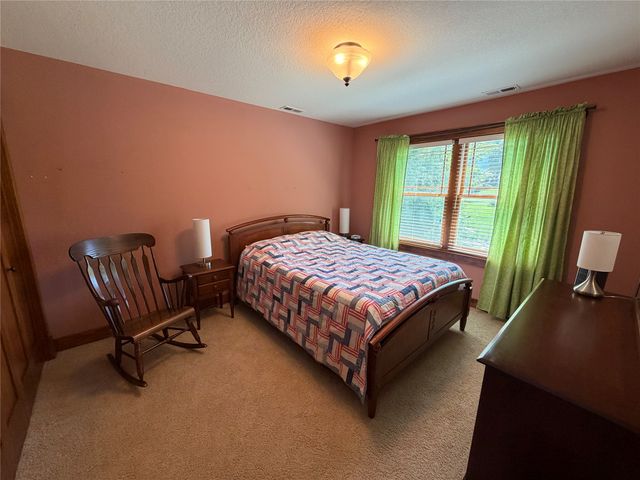 1207 Shadow Lane, Pella, IA 50219