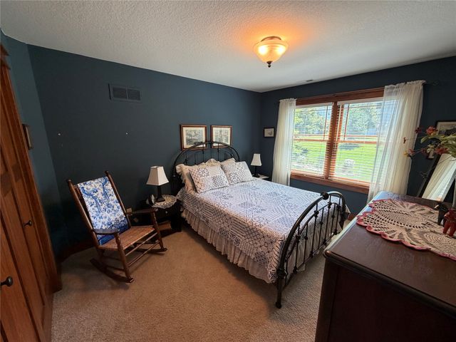 1207 Shadow Lane, Pella, IA 50219