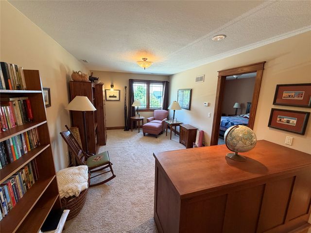 1207 Shadow Lane, Pella, IA 50219