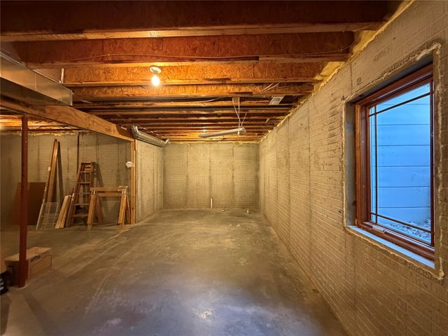 1207 Shadow Lane, Pella, IA 50219