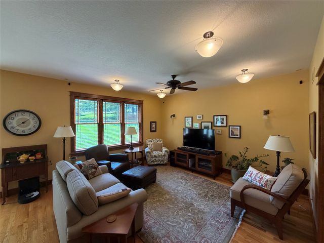 1207 Shadow Lane, Pella, IA 50219